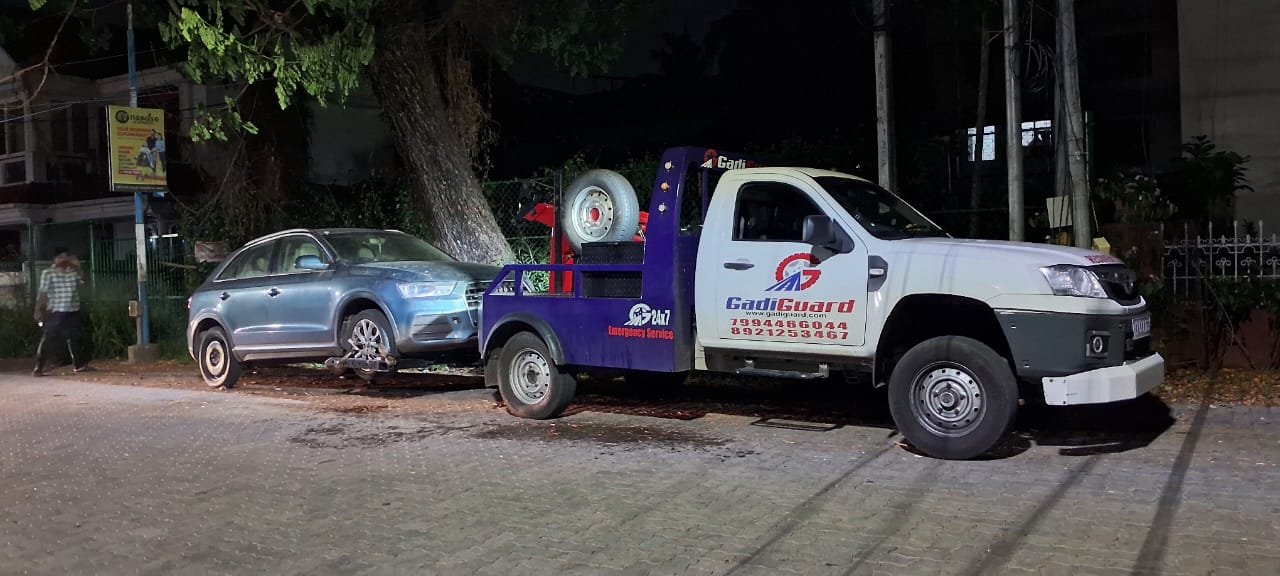 Recovery Van in Thevara towing a car - Towing Service in Thevara